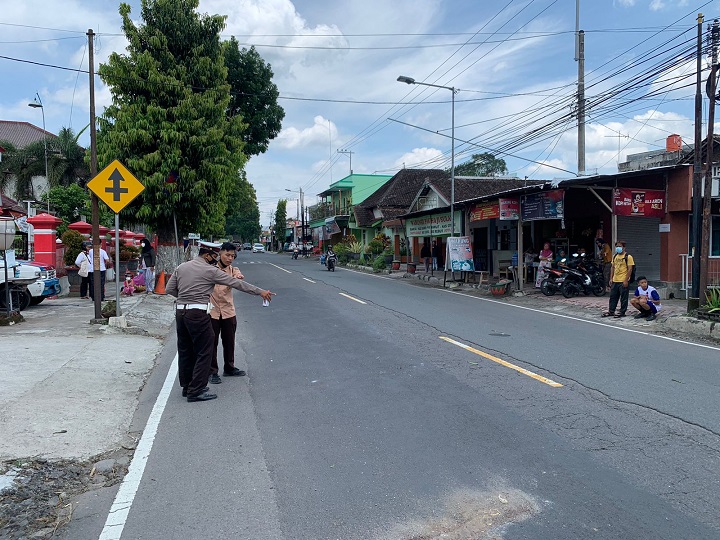 Polisi saat melakukan olah TKP di lokasi kejadian. SP/Hadi Lestariono