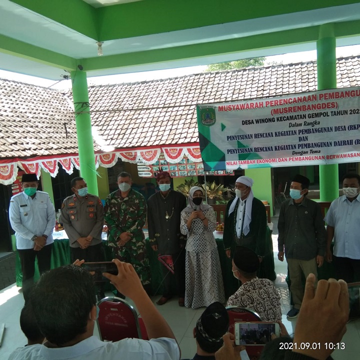 Musrengbangdes Desa Winong kecamatan Gempol Kabupaten Pasuruan pada hari Rabu ( 01/09/2021). SP/AKB