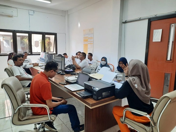 Komisioner KPU kota Pasuruan saat sedang rapat pleno.