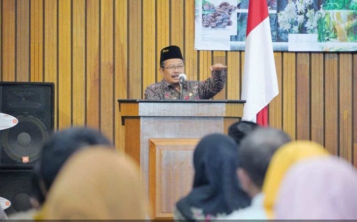 Pj Bupati Pasuruan Adriyanto Pada Saat Pembukaan Bimtek Penyusunan Data Statistik Pertanian
