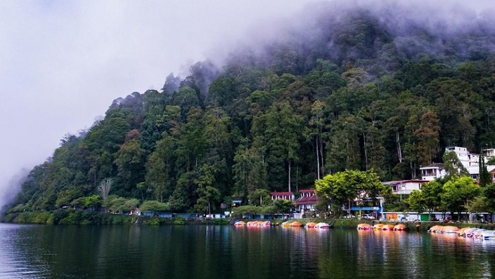 Wisata Telaga Sarangan diizinkan tetap buka selama libur lebaran.