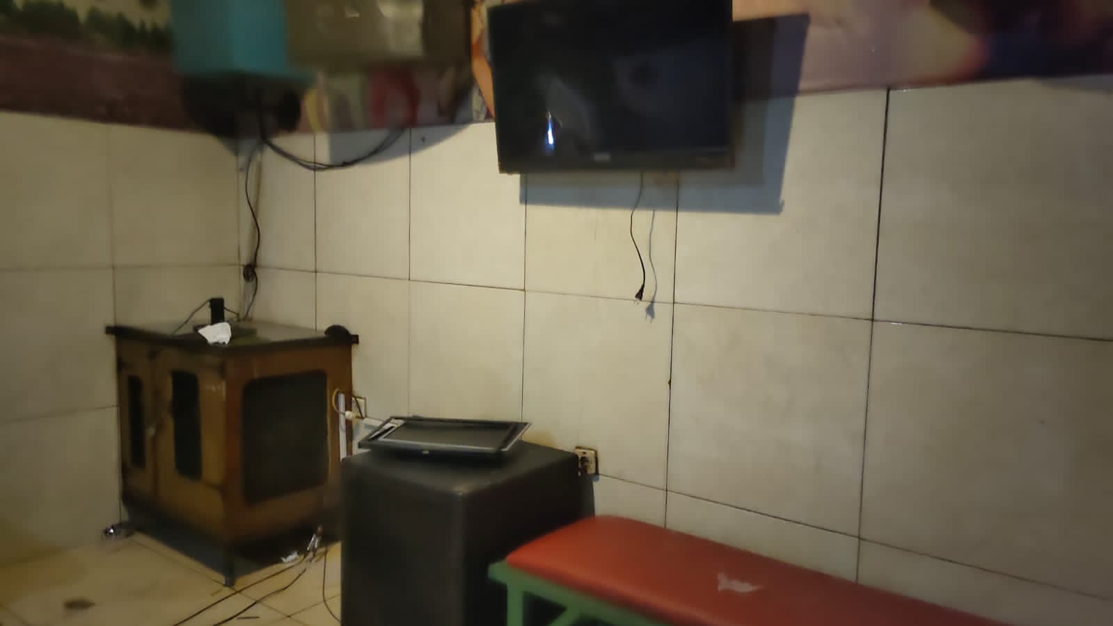 Fasilitas karaoke yang dirusak pelaku