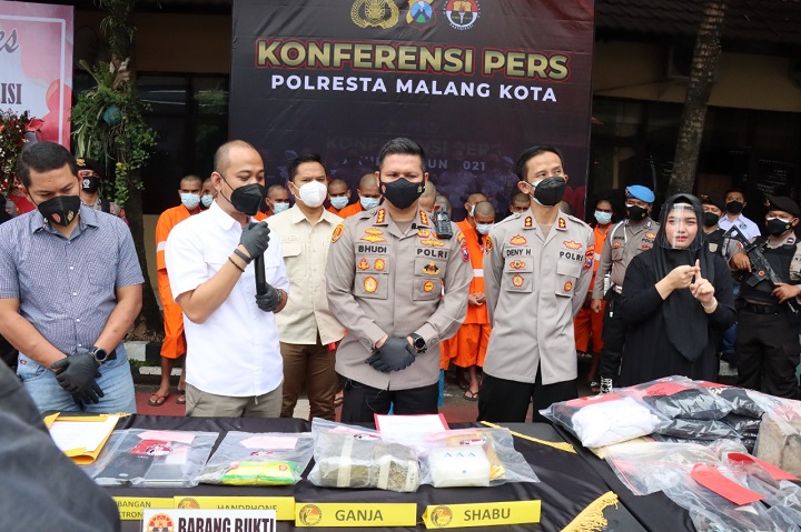 Pers rilis di Polresta Malang Kota terkait kasus peredaran sabu 2,6 kilogram. SP/Her 