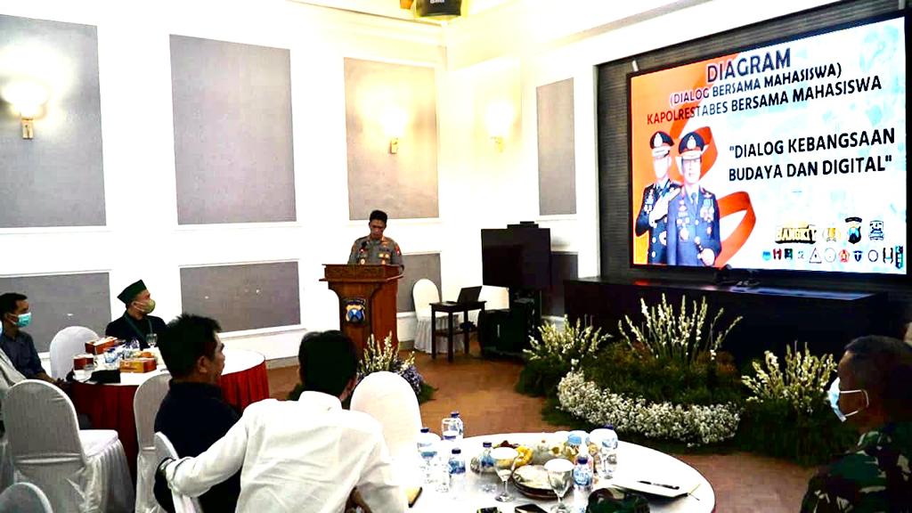 Kombes Pol. Yusep saat melakukan dialog bersama 12 organisasi mahasiswa di Surabaya