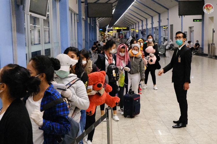 Kedatangan pekerja migran Indonesia asal Jawa Timur diperkirakan capai 14 ribu orang untuk pulang ke daerah masing-masing. SP/KPS