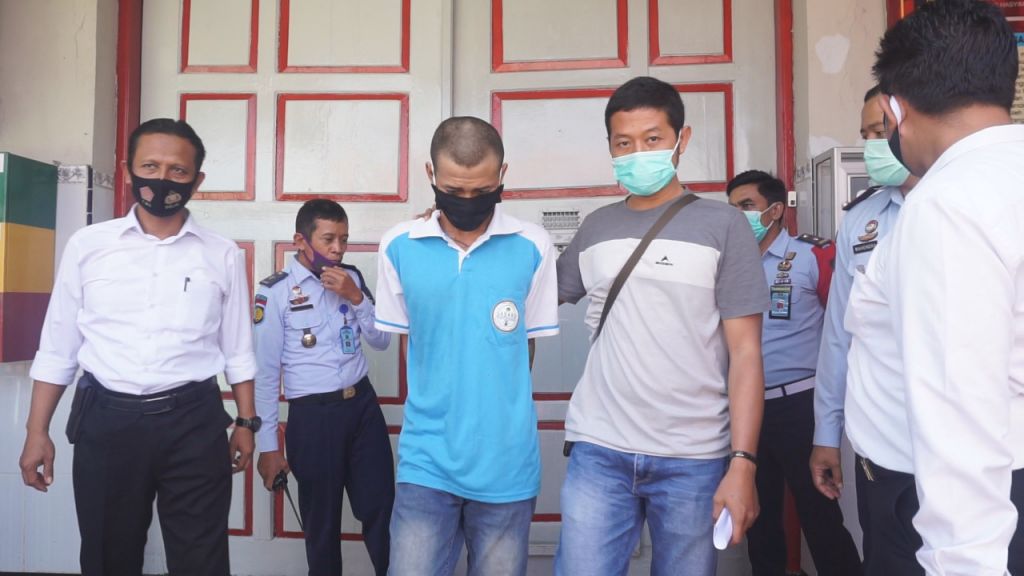 NC (25) penerima paket narkoba diamankan polisi. SP/ JN