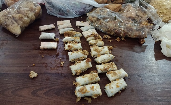 Tahu goreng yang berisi bungkusan ganja yang hendak dimasukkan ke dalam lapas. 