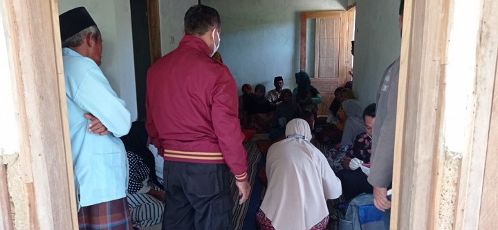 Jenazah korban dibawa ke rumah duka usai dilakukan identifikasi. SP/AR