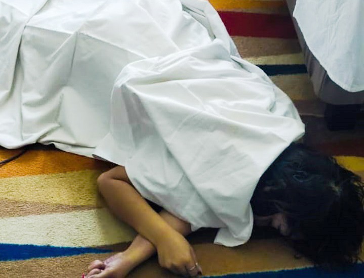 Korban ditemukan tewas tanpa busana di salah satu kamar hotel di Surabaya.