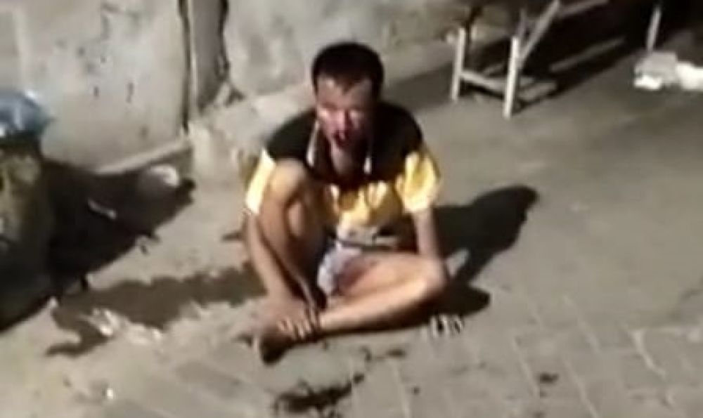 Maling motor yang babak belur usai dihakimi massa. SP/Jemmi