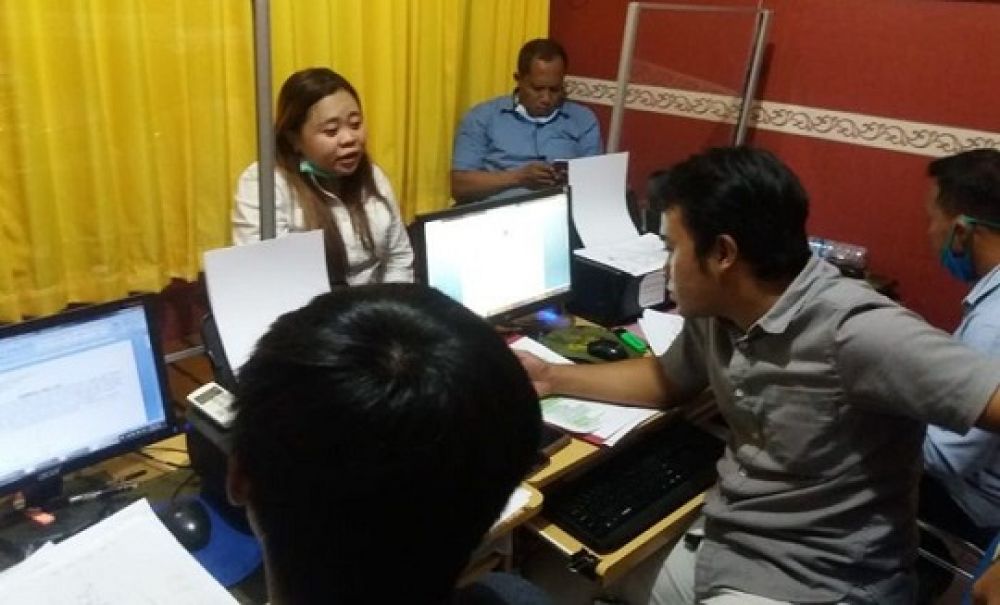 Korban saat melapor ke Polres Ngawi.