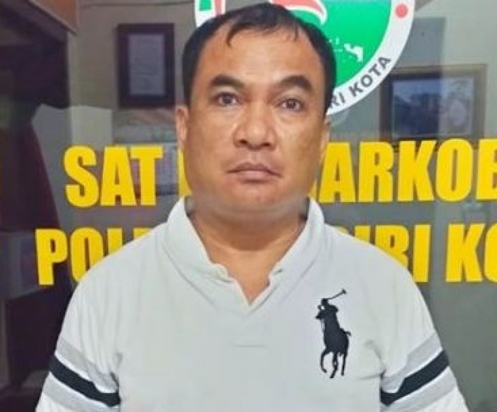 Tersangka saat diamankan di Polres Kediri Kota.