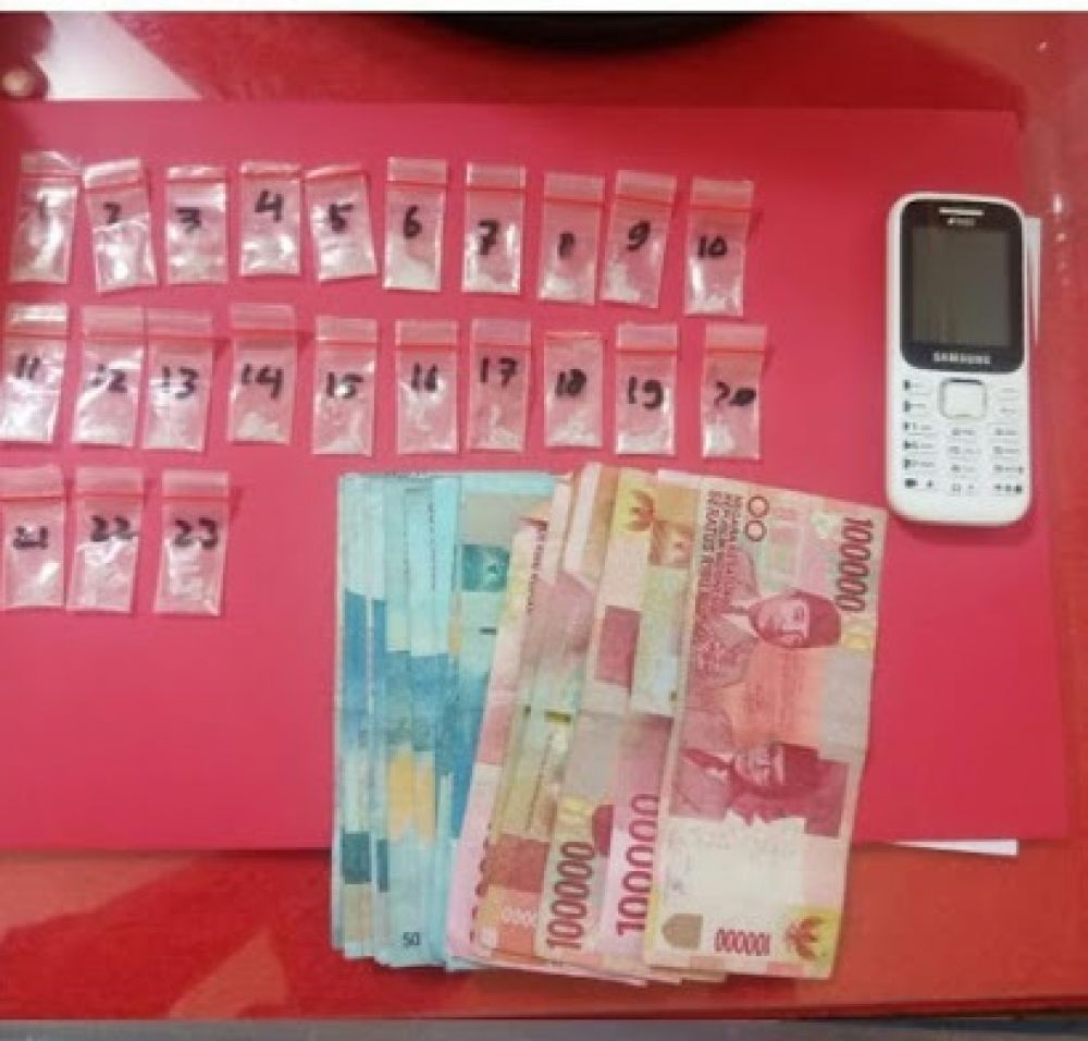 Barang bukti yang berhasil diamankan petugas dari penangkapan tersangka. SP/septyan