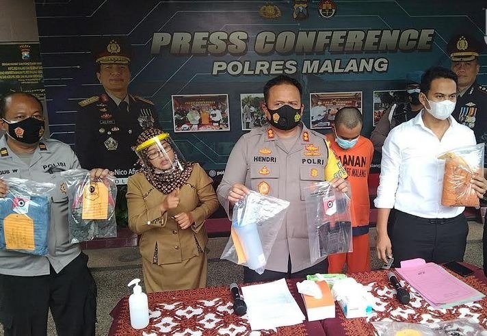 Kapolres Malang AKBP Hendri Umar menggelar pres conference kasus penyiraman air keras.