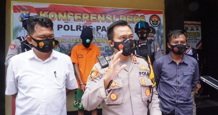 Kapolres Pacitan AKBP Wiwit Ari Wibisono saat konferensi pers di Mapolres Pacitan, Kamis (18/2/2021). 