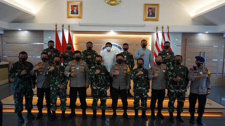 Kapolda bersama Forkopimda Surabaya berfoto bersama usai peresmian 3 gedung baru Polrestabes Surabaya. SP/Mahbub Fikri