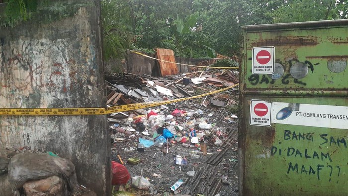 Tempat pembuangan sampah sementara lokasi penemuan tangan korban mutilasi di Bekasi beberapa waktu lalu. 