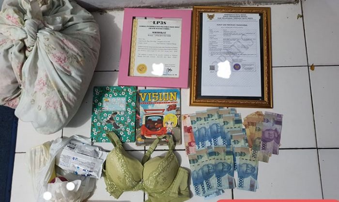 Barang bukti yang diamankan polisi dari penggerebekan panti pijat diduga tawarkan jasa prostitusi.