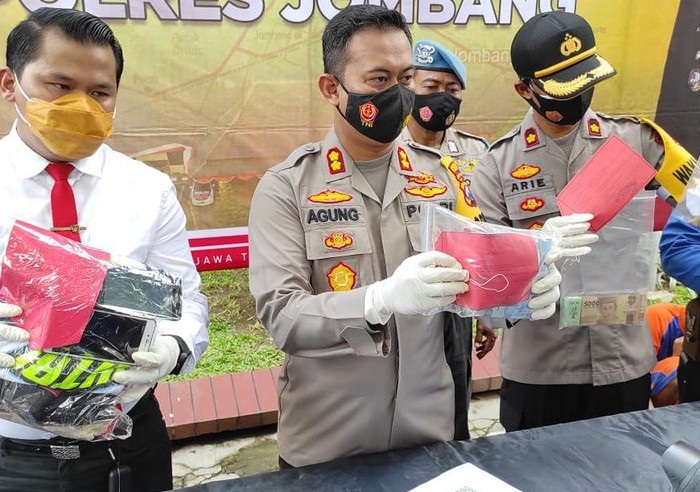 Kapolres Jombang AKBP Agung Setyo Nugroho saat jumpa pers di Mapolres Jombang.