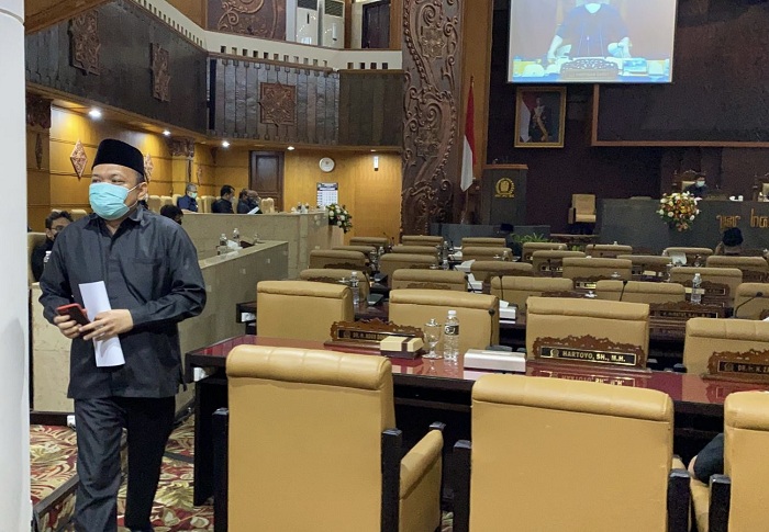Rohani Siswanto Anggota DPRD Jatim saat melakukan aksi Walk Out, Senin (27/9/2021).SP