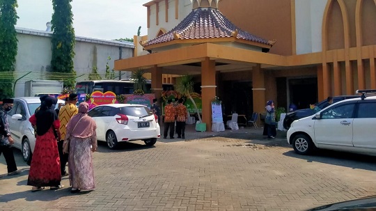 Suasana halaman acara hajatan pernikahan di Hotel Yusro Jombang. (SP/M. Yusuf) 