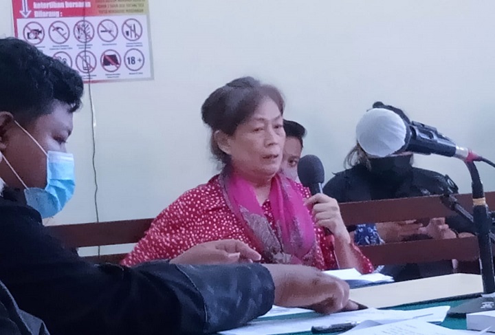 Terdakwa Olivia Sherline Wiratno, menjalani secara sidang offline di ruang Garuda II, PN Surabaya, Selasa (08/06/2021). SP/Budi Mulyono