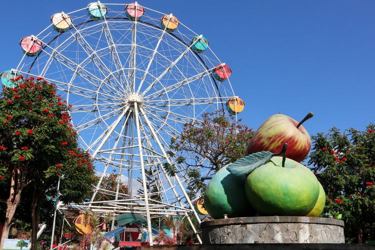 Alun-alun Kota Batu.