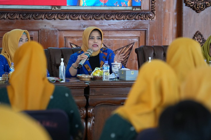 Ketua GOW dan pengurus foto bersama.