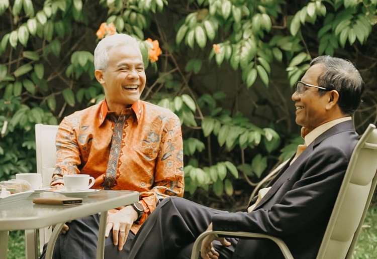 Menkopolhukam Mahfud MD saat bertemu dengan bakal capres 2024, Ganjar Pranowo, SP/ JKT