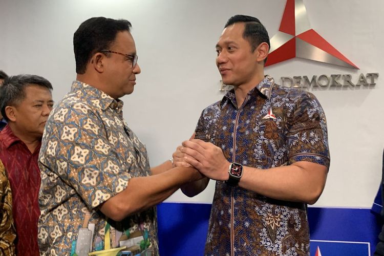 Ketua Umum Partai Demokrat Agus Harimurti Yudhoyono bersama Anies Baswedan saat di kantor DPP Partai Demokrat. SP/ JKT
