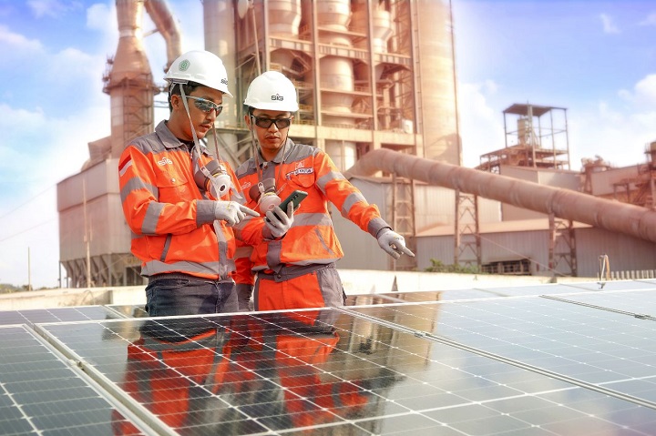 Pemanfaatan solar panel untuk operasional di Pabrik Rembang, Jawa Tengah. SP/SIG