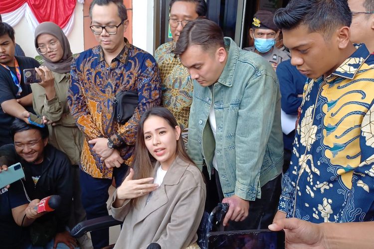 Lady dan Rendy Kjaernett menjalani mediasi di Pengadilan Negeri (PN) Bekasi, Jawa Barat. SP/ JKT