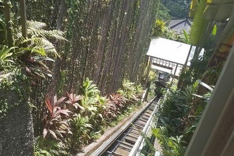Jalur lift terbuka di salah satu resort di Desa Kedewatan, Ubud, Gianyar, Bali yang menewaskan lima orang pegawainya. SP/ UBD