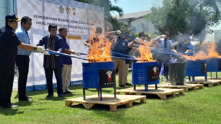 Bea Cukai Jatim musnahkan BKC Ilegal, Rabu (13/09/2023)