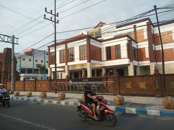 Warga Kabupaten Mojokerto banyak mengadu ke wakil rakyat terkait peralihan IMB ke PBG