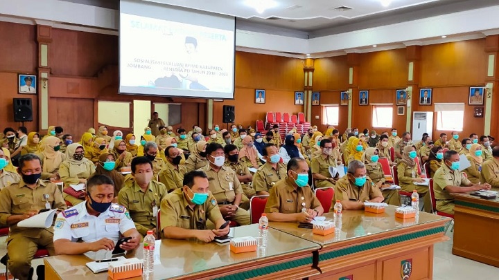 Suasana sosialisasi evaluasi RPJMD Kabupaten Jombang dan Renstra PD Tahun 2018-2023 di Ruang Bung Tomo Pemkab Jombang. (SP/Hms) 