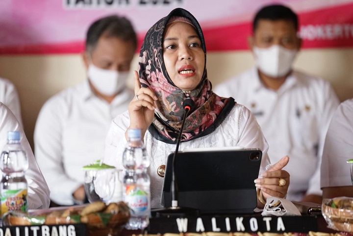 Wali Kota Mojokerto Ika Puspitasari saat memberikan arahan pada Musrenbang di Kelurahan Kauman. SP/Dwy AS