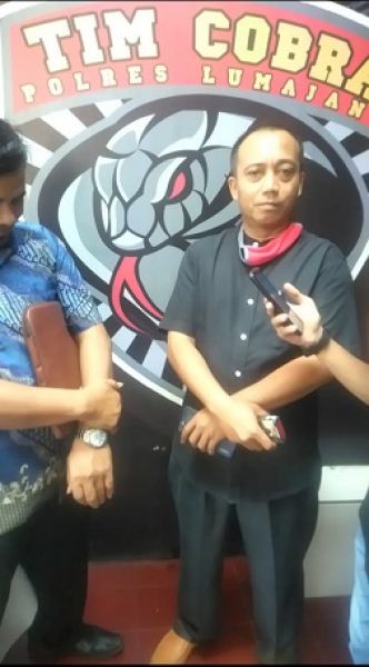 Kuasa hukum pelapor saat mendatangi Mapolres Lumajang