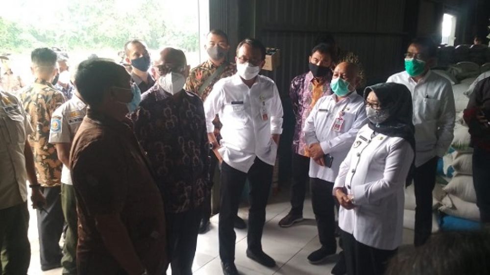 Menteri Koperasi Dan UKM RI, Teten Masduki kunker di Koperasi Perjuangan Usaha Tani, Desa Sugihwaras, Ngoro, Jombang. (SP/M. Yusuf) 