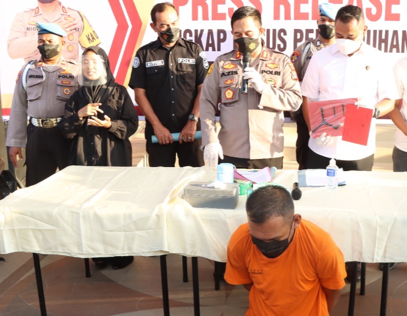 Kapolres AKBP Mochamad Nur Azis didampingi Kasatreskrim Iptu Wahyu Rizki Saputro saat konferensi pers menunjukkan pelaku curanmor yang juga residivis.