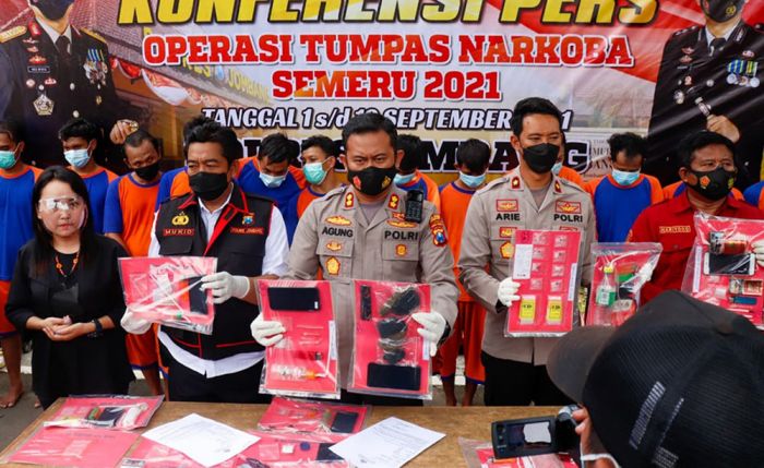 Konferensi pers pemberantasan narkoba di Mapolres Jombang.