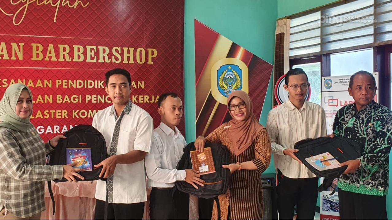 Pelatihan skill barbershop di Kabupaten Nganjuk. Foto: Pemkab Nganjuk.