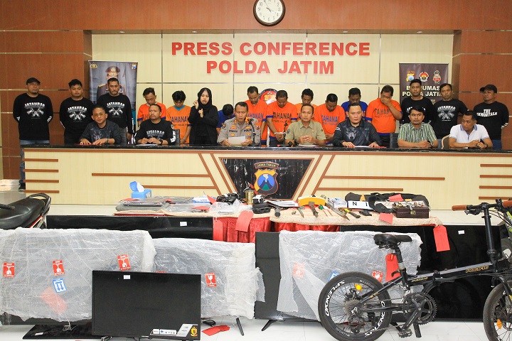 Polda Jatim saat merilis kasus pembobolan rumah kosong di beberapa wilayah di Jatim. SP/Ariandi