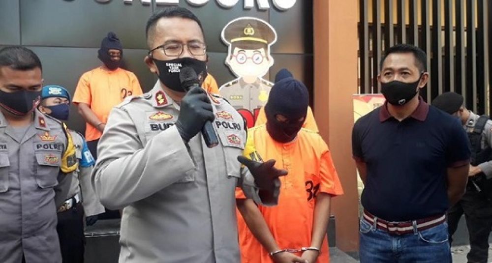 Kapoles Bojonegoro AKBP M Budi Hendrawan saat rilis kasus di Mapolres Bojonegoro.