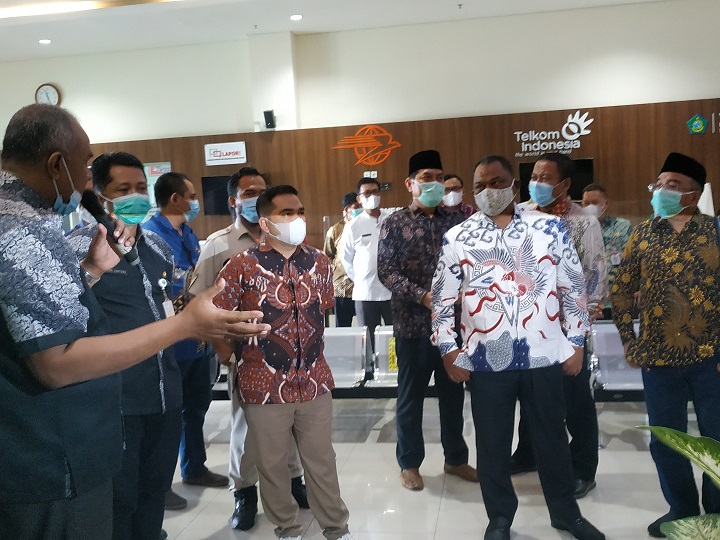 Komisi II DPR RI saat tinjau MPP Sidoarjo. SP/Sugeng Purnomo