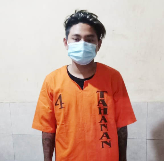 DD, pelaku pengedar narkoba jenis pil koplo yang berhasil diamankan. 