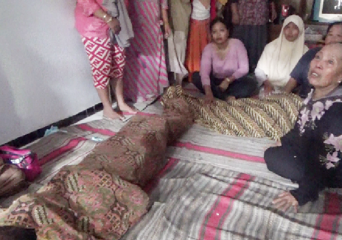  Jenazah para korban saat disemayamkan di rumah duka. 