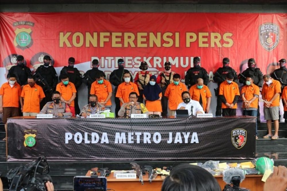 Polda Metro Jaya mengungkap kasus pembunuhan bos pelayaran yang diotaki karyawati korban. 