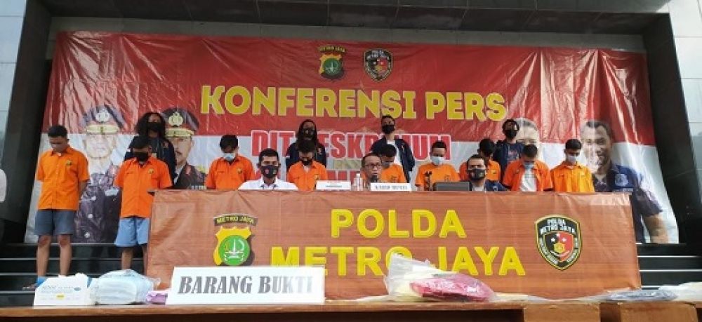 Kabid Humas Polda Metro Jaya Kombes Yusri Yunus saat merilis kasus pesta gay di salah satu apartemen di Jakarta Selatan