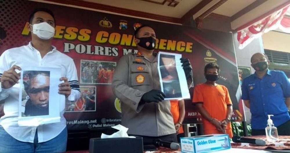 Kapolres Malang AKBP Hendri Umar saat merilis kasus pengeroyokan dan penyekapan yang dilakukan 2 pengusaha rental mobil di Malang. 